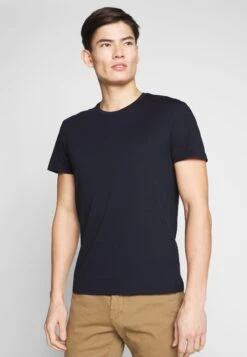 Pier One 2 Pack - Camiseta Básica - White/Dark Blue 8 Pier One 2 Pack - Camiseta Básica - White/Dark Blue -Pier One 29e824f9825c4b58be6620e83ee4ac6b