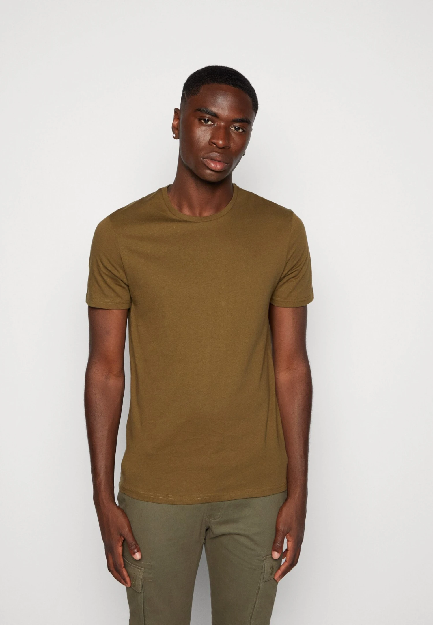 Pier One Unisex 5 Pack - Camiseta Básica - Black /Dark Blue/Dark Green 7 Pier One Unisex 5 Pack - Camiseta Básica - Black /Dark Blue/Dark Green - Imagen 7