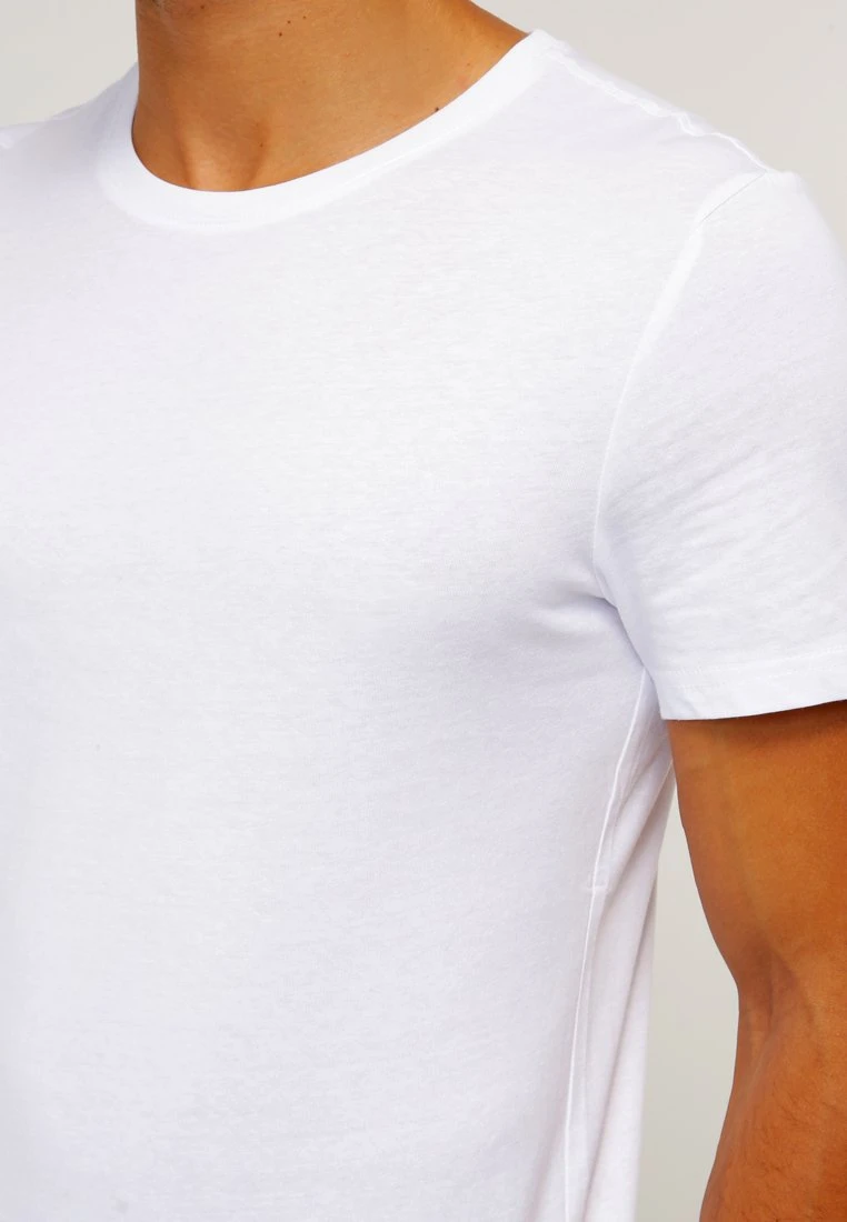 Pier One 2 Pack - Camiseta Básica - White/Black 6 Pier One 2 Pack - Camiseta Básica - White/Black - Imagen 6