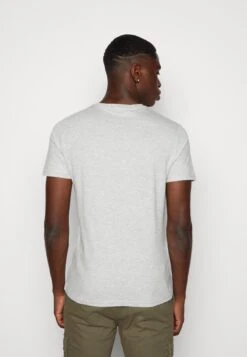 Pier One Unisex 5 Pack - Camiseta Básica - Black /Dark Blue/Dark Green 11 Pier One Unisex 5 Pack - Camiseta Básica - Black /Dark Blue/Dark Green -Pier One 60b09e26f77f493d9bfaf26534a8018b