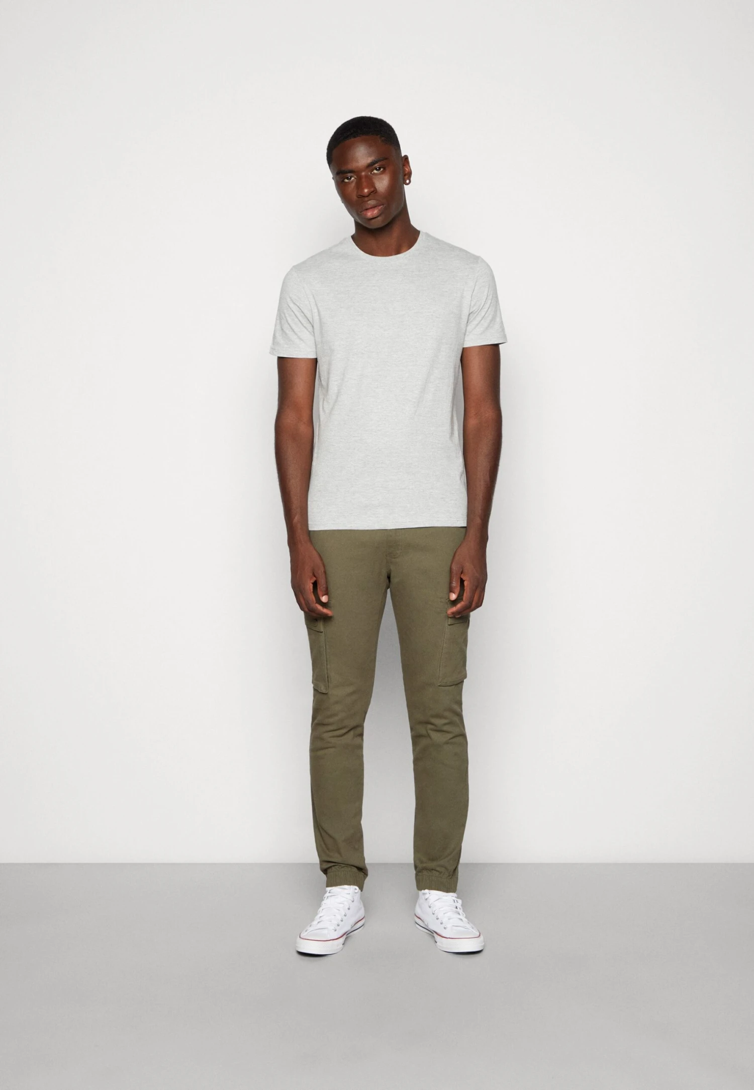 Pier One Unisex 5 Pack - Camiseta Básica - Black /Dark Blue/Dark Green 1 Pier One Unisex 5 Pack - Camiseta Básica - Black /Dark Blue/Dark Green